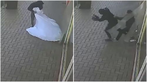 The robbers are shown fleeing the store with a large amount of cigarettes wrapped in a blanket.