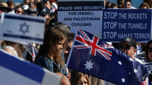 A girl protests Hamas' actions as part of a pro-Israeli rally at Dudley Page Reserve. (Getty Images)