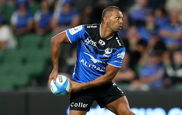Kurtley Beale of the Force passes the ball.
