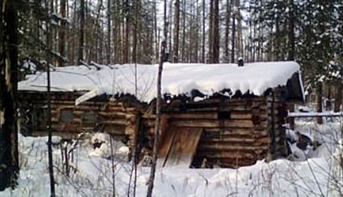 The remote cabin in Siberia from which the hunter had his guns stolen. (Photo: Irkutsk Interior Ministry).