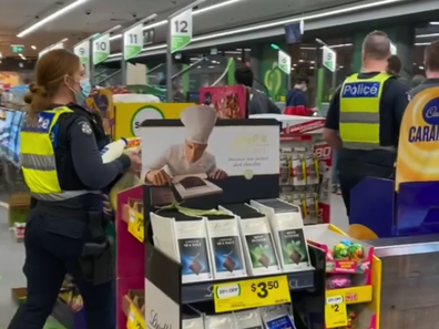 Melbourne police officer's kind gesture for homeless man