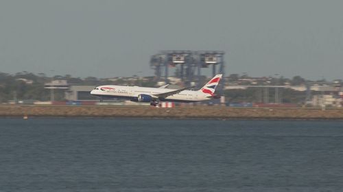 A﻿ British Airways plane has made an emergency landing at Sydney Airport. Singapore-bound flight BAW16 had taken ﻿off from Sydney just after 3pm shortly before the pilot issued a mayday and the flight was seen circling around the city.