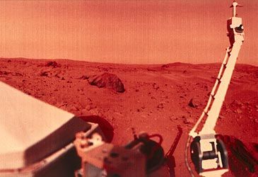 Which NASA mission was the first to successfully land on Mars?