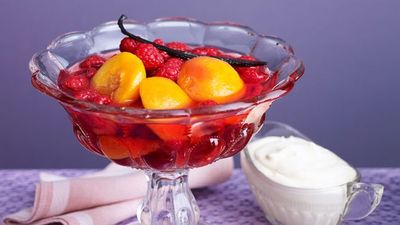 <a href="http://kitchen.nine.com.au/2016/05/16/12/45/vanillapoached-nectarines-with-raspberries" target="_top">Vanilla-poached nectarines with raspberries</a>