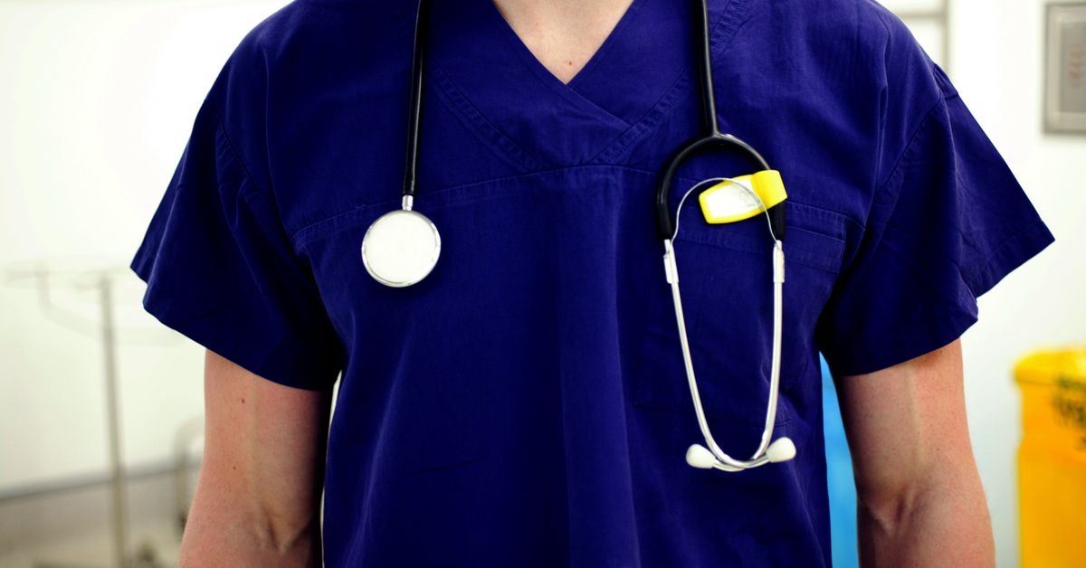 Junior doctors in Victoria file class action after 'excessiv