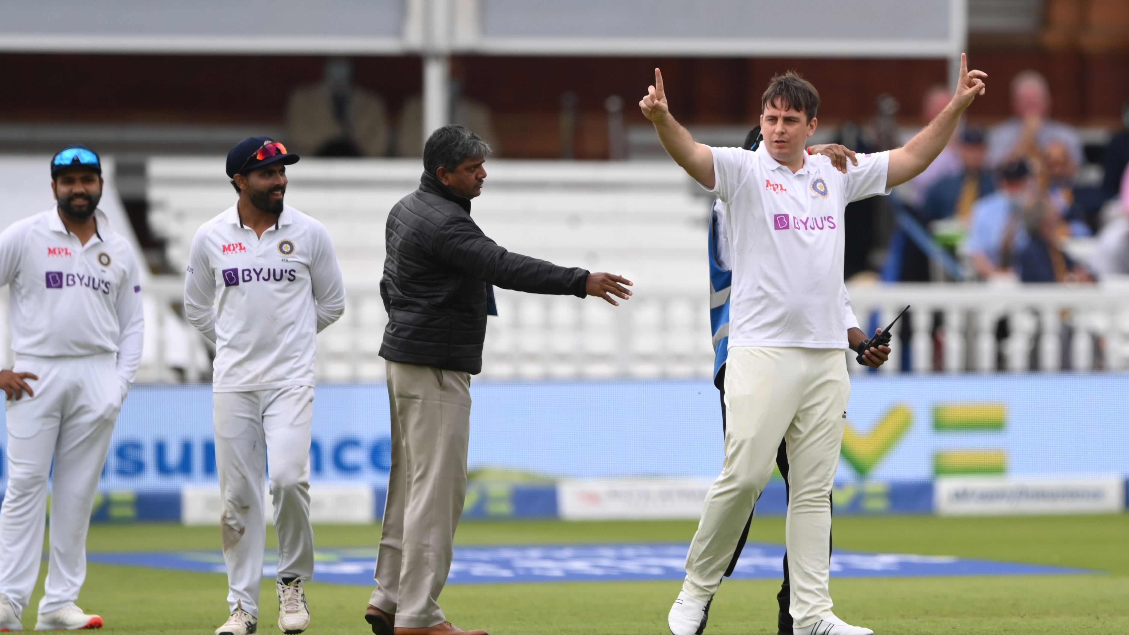 Little separating England, India after 2 days of 4th test as pitch invader strikes again