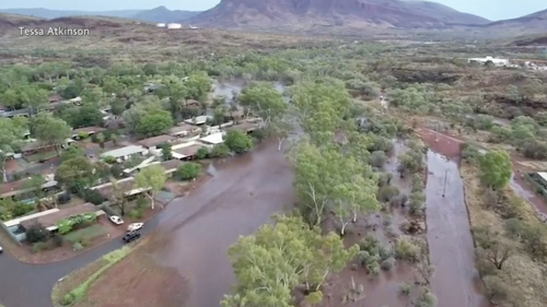 Heavy rain has once again fallen on Western Australia's outback transforming towns into inland seas.