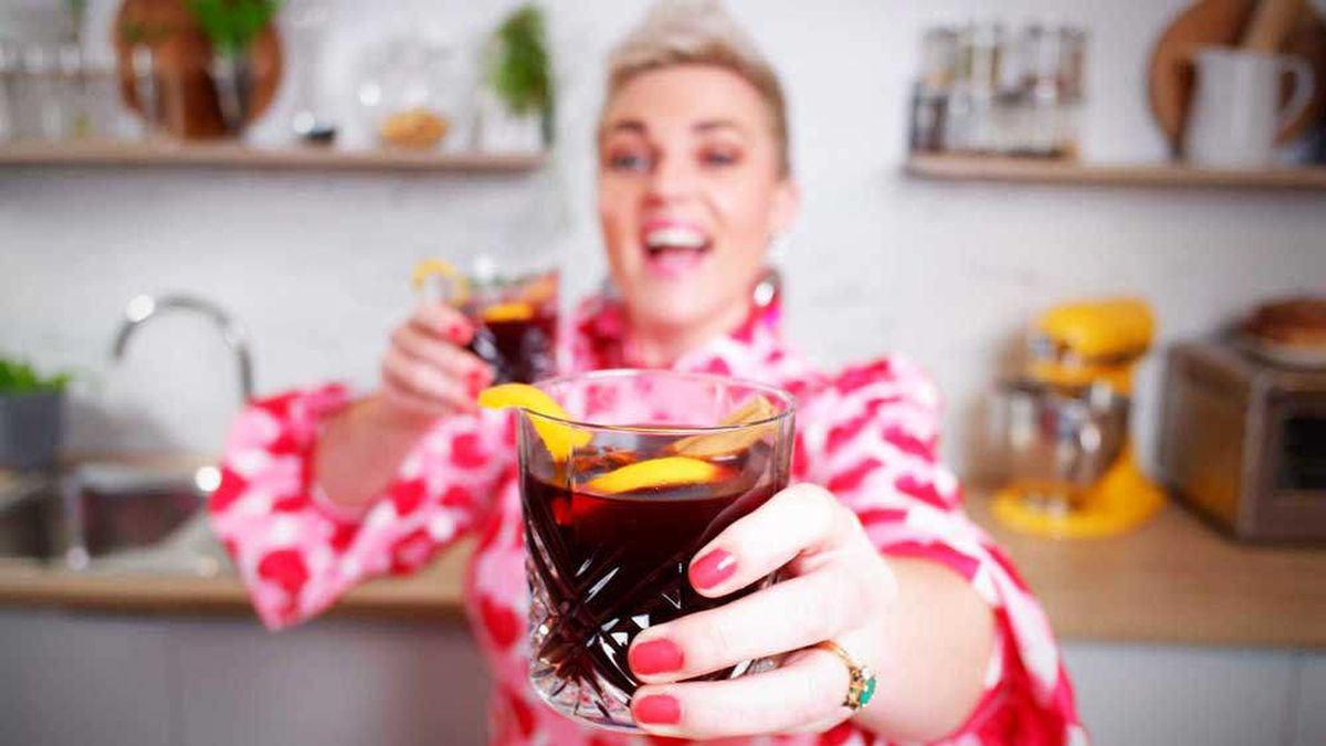 Cranberry Orange Mulled Wine Recipe - Everyday Delicious