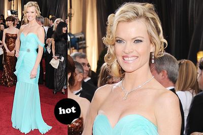 A borderline-dodgy choice of colour, but baby blue actually works on her.<br/><br/>Spoiler alert! <a href="http://yourmovies.com.au/article/oscars2012/8425037/oscars-2012-moviefixs-live-results-blog">Head over to MovieFIX to find out who won...</a>