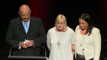 Steve Gibbs, supported by his wife and daughter, made an emotional speech about the Victorian paramedics who worked to save his son. (9NEWS)