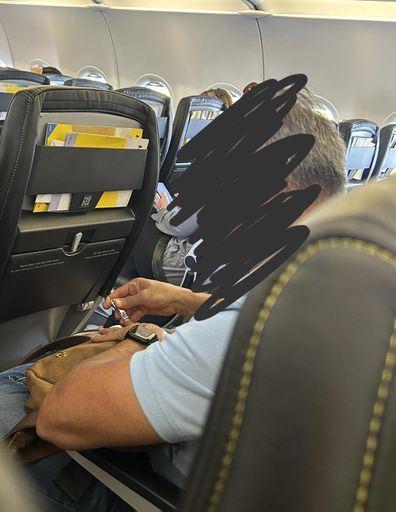 plane passenger clipping his fingernails on flight reddit post