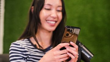 New research reveals the average Aussie adult has $279 sitting around in the form of old smartphones - the equivalent of almost two weeks worth of groceries. TikTok influencer and licensed financial advisor, Queenie Tan, believes Aussies are missing out on money that&#x27;s literally just sitting in a drawer at a time when they need it more than ever.