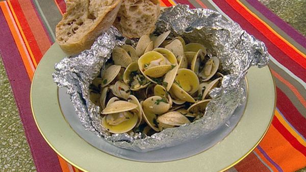 Clam parcels with garlic butter