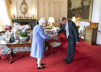 Queen Elizabeth presents Thomas Trotter with the Queen's Medal for Music