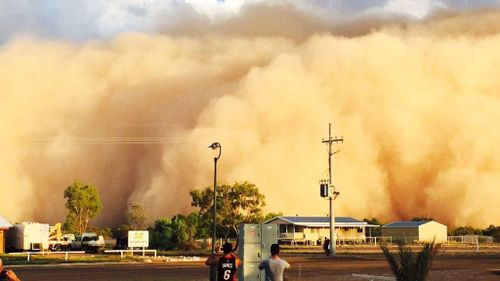 Enormous dust storm engulfs remote Queensland town