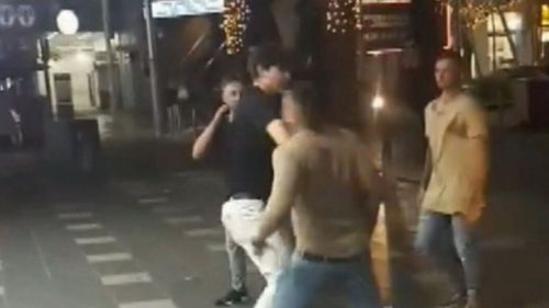 Video shows the moment the man was knocked unconscious. (9NEWS)