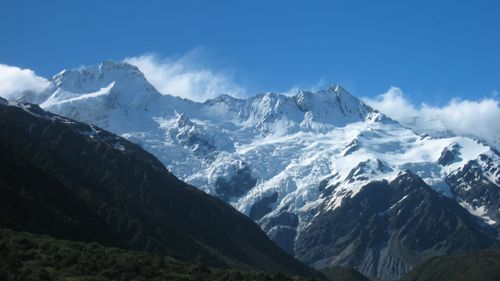 Melbourne woman dies after 300m fall from NZ mountain