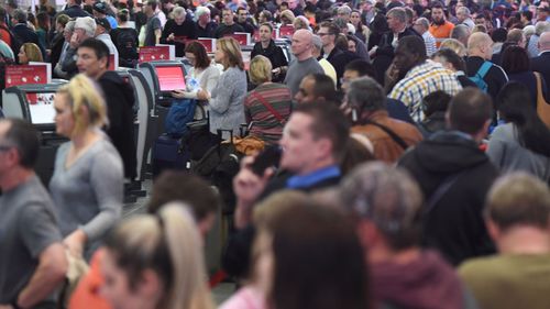  Airline passengers are experiencing long delays at Australian airports as security is beefed up following a number of terror raids over the weekend. (AAP Image/Dean Lewins).